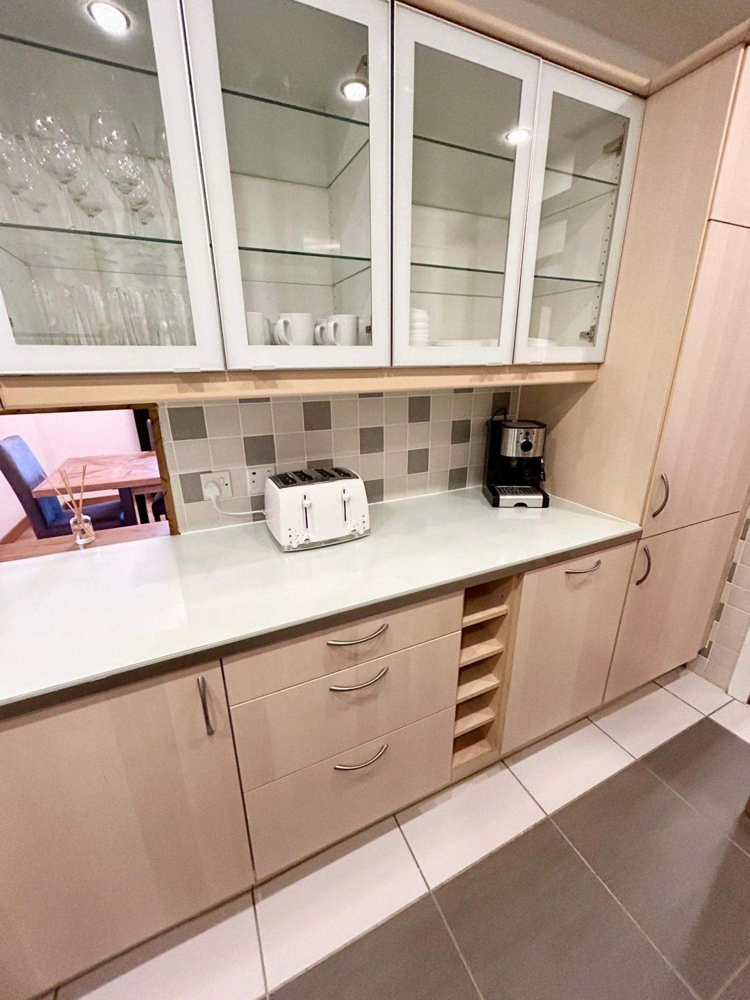 Spacious 3 Bedroom Apartment Close To Marina, 2 Parking Spaces, Kingsize Or Single Beds Southampton Exterior photo