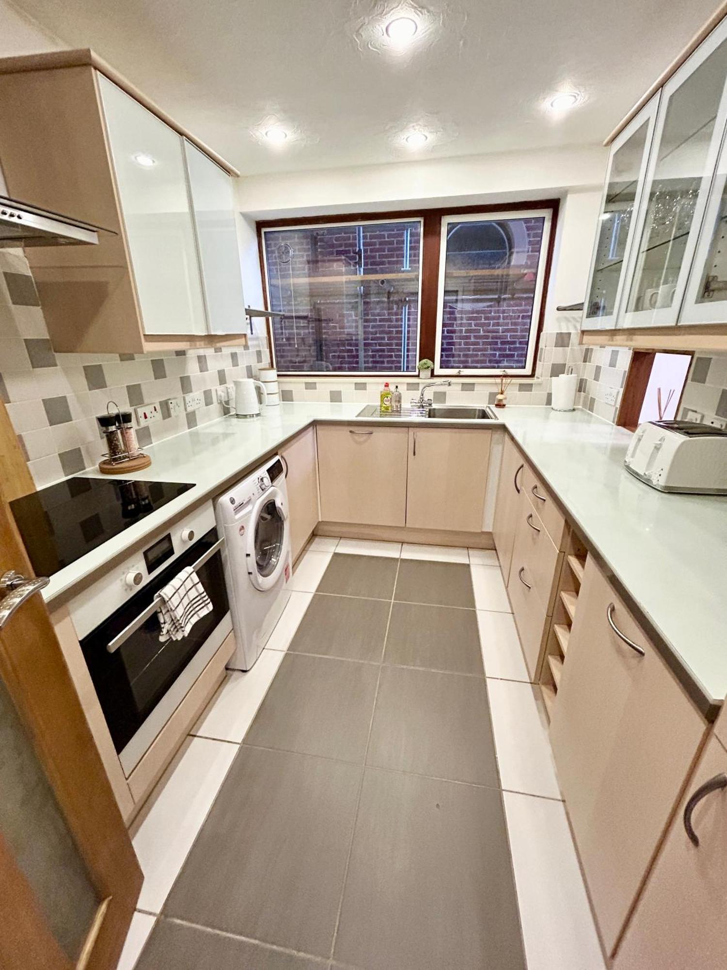 Spacious 3 Bedroom Apartment Close To Marina, 2 Parking Spaces, Kingsize Or Single Beds Southampton Exterior photo