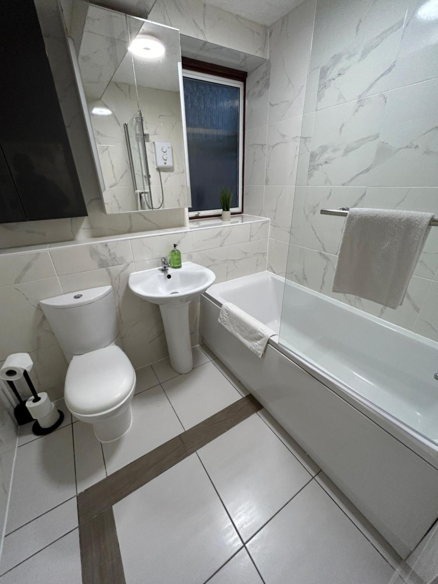 Spacious 3 Bedroom Apartment Close To Marina, 2 Parking Spaces, Kingsize Or Single Beds Southampton Exterior photo